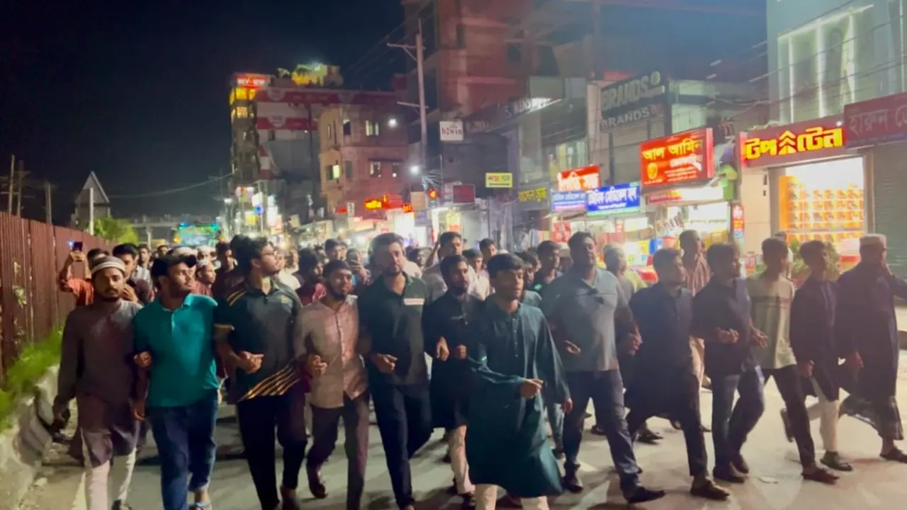মিটফোর্ডে ব্যবসায়ী হত্যার প্রতিবাদে নোয়াখালীতে এনসিপি ও শিক্ষার্থীদের বিক্ষোভ